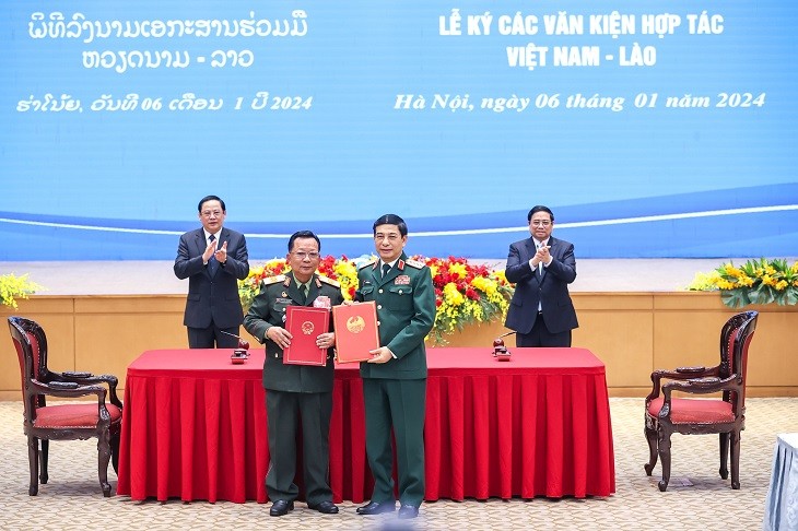 Vietnam y Laos firman cuatros documentos de cooperación importantes   - ảnh 2