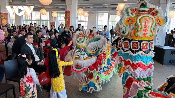 Vietnamitas en el extranjero festejan el Tet del Dragón - ảnh 1