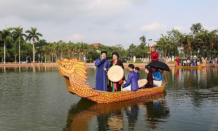 Localidades vietnamitas celebran actividades culturales en ocasión del Tet - ảnh 2