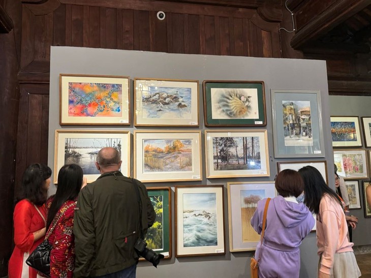 Inauguran en Hanói la mayor exposición internacional de pinturas en acuarela “Colores de la cultura”  - ảnh 1