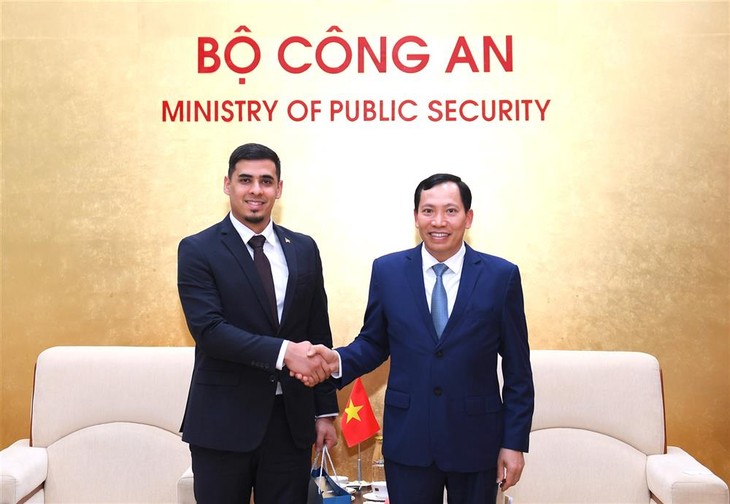 Dirigente del Ministerio de Seguridad Pública de Vietnam recibe al embajador de Venezuela - ảnh 1