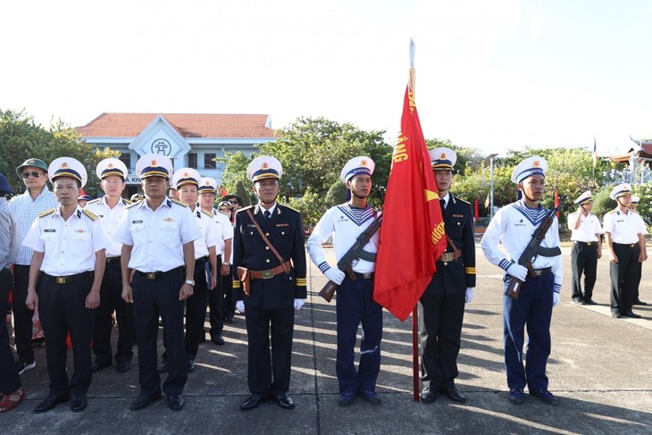 Fuerzas armadas y pueblo de Truong Sa decididos a proteger la integridad territorial del país - ảnh 1