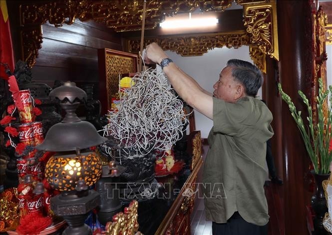 Presidente de Vietnam visita el sitio histórico nacional Na Tu - ảnh 1