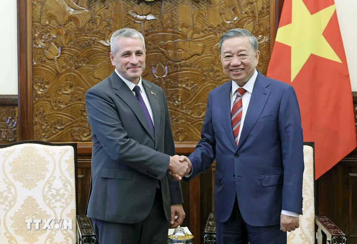 Vietnam aprevia la amistad y la cooperación con Belarús, dice To Lam - ảnh 1