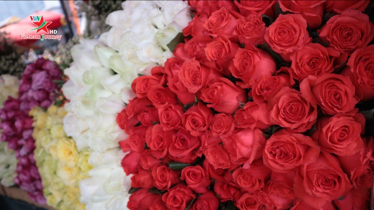 Ngày Quốc tế Phụ nữ 8/3 đa dạng các loại hoa hồng tại thủ đô - ảnh 5