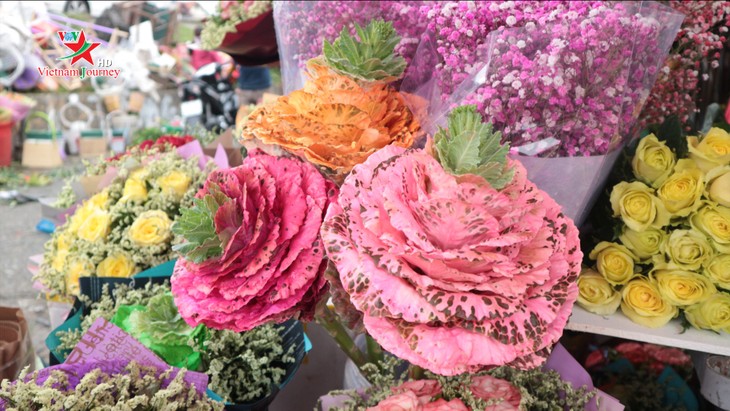 Ngày Quốc tế Phụ nữ 8/3 đa dạng các loại hoa hồng tại thủ đô - ảnh 6