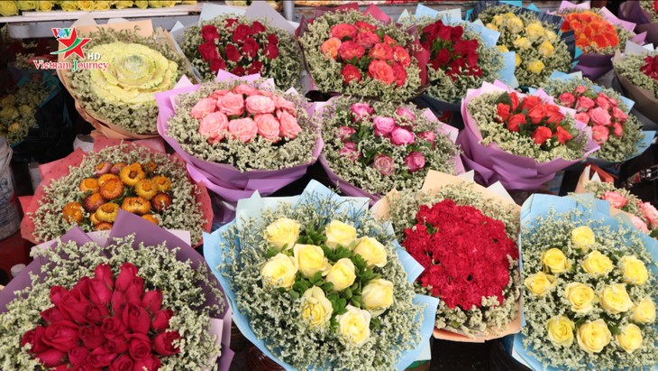 Ngày Quốc tế Phụ nữ 8/3 đa dạng các loại hoa hồng tại thủ đô - ảnh 9