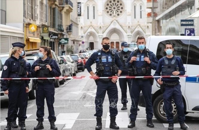 France: Gérald Darmanin annonce une «action massive» contre le séparatisme visant 76 mosquées - ảnh 1