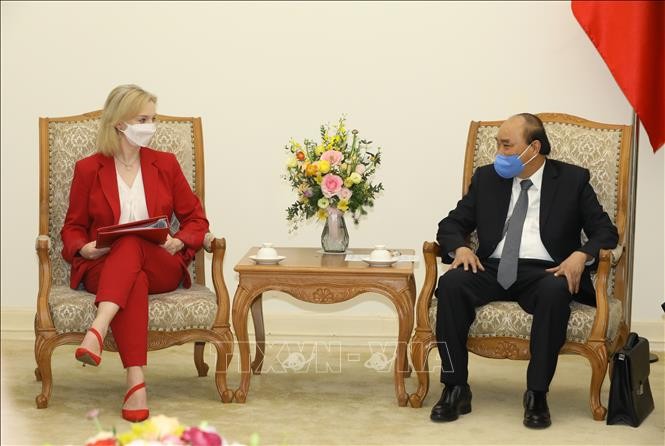 Le PM Nguyên Xuân Phuc reçoit la ministre britannique du Commerce international - ảnh 1