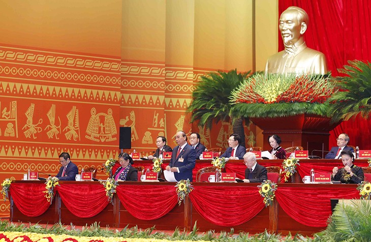 Des chercheurs internationaux commentent la stratégie de développement du Vietnam - ảnh 1