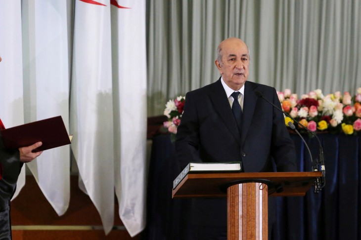 Algérie : le président Tebboune dissout le parlement et remanie le gouvernement - ảnh 1