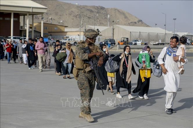Afghanistan : les  évacuations se poursuivent - ảnh 1