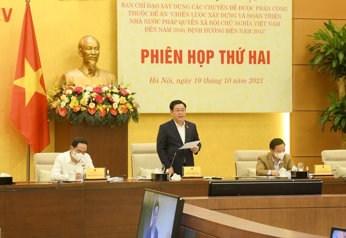 Vuong Dinh Huê dirige la deuxième session de la Direction chargée du perfectionnement de l’État de droit socialiste vietnamien - ảnh 1