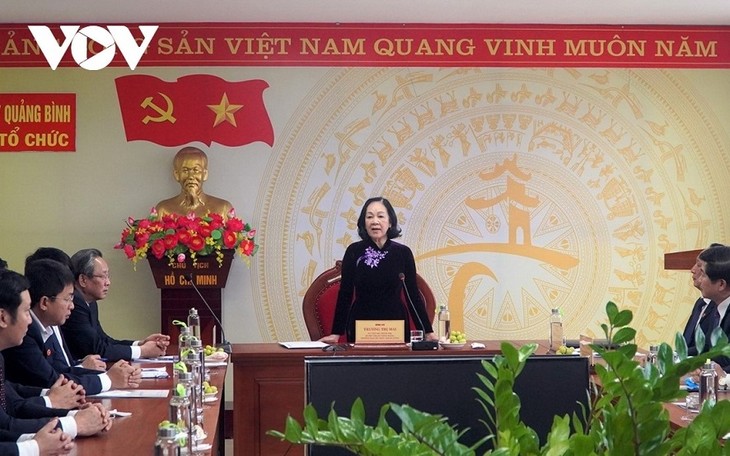 Truong Thi Mai travaille avec la commission d’organisation du comité du parti de la province de Quang Binh - ảnh 1