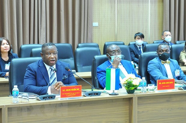 Le président de la République de Sierra Leone visite l'Institut des sciences agricoles du Vietnam - ảnh 1