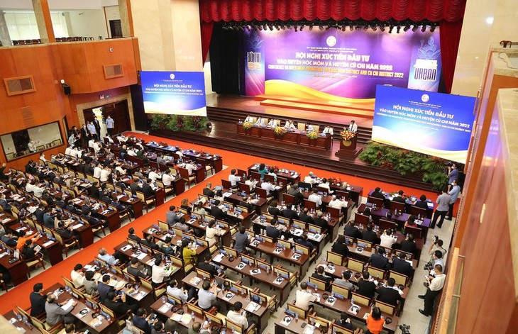 Nguyên Xuân Phuc à une conférence de promotion de l'investissement à Hoc Môn et à Cu Chi - ảnh 1