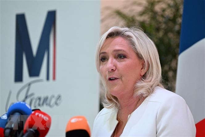 Marine Le Pen prône un «rapprochement» entre l'Otan et la Russie après la fin du conflit avec l'Ukraine - ảnh 1