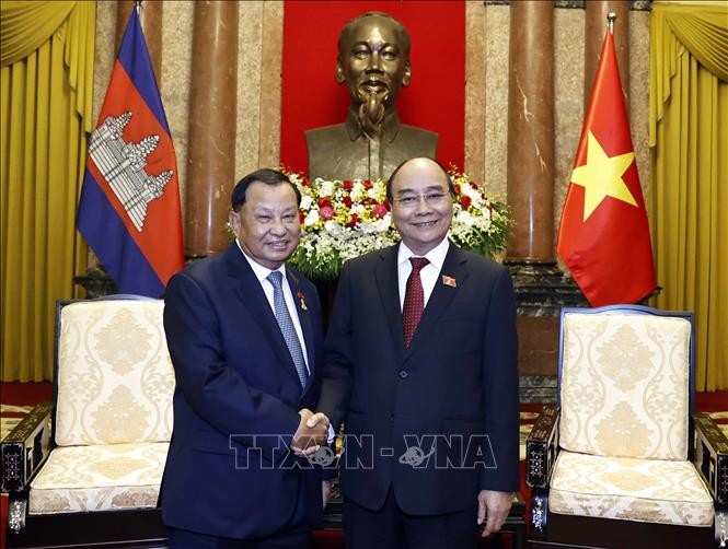 Nguyên Xuân Phuc reçoit Say Chhum à Hanoï - ảnh 1