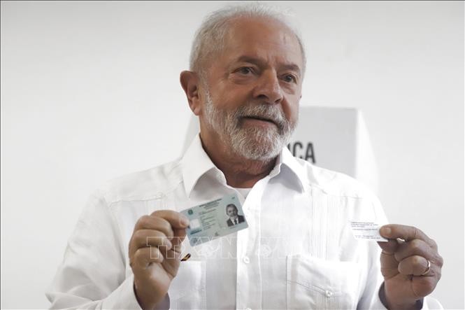 Élection présidentielle au Brésil : Lula élu d’une courte tête face à Bolsonaro au second - ảnh 1
