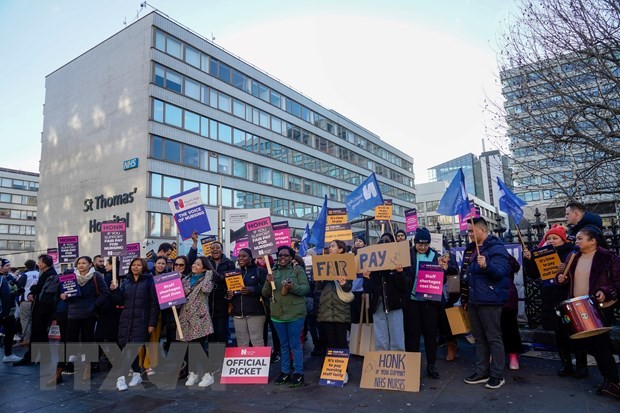 Royaume-Uni: Nouvelles manifestations d’infirmières pour des augmentations salariales - ảnh 1