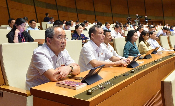 Questions au gouvernement: Hâu A Lênh explique les politiques ethniques - ảnh 2