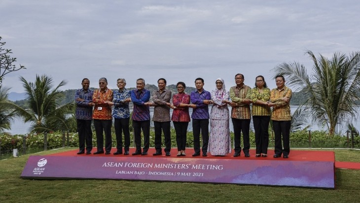 ASEAN : les ministres des Affaires étrangères en conférence - ảnh 1