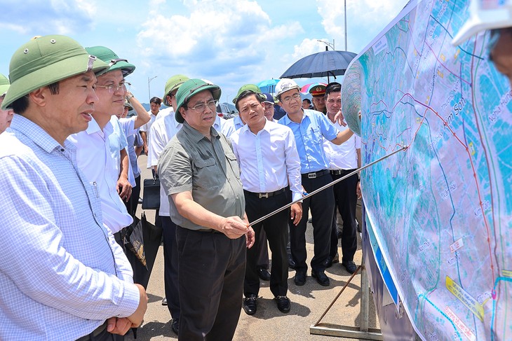 Ninh Binh: Pham Minh Chinh visite un projet routier important - ảnh 1