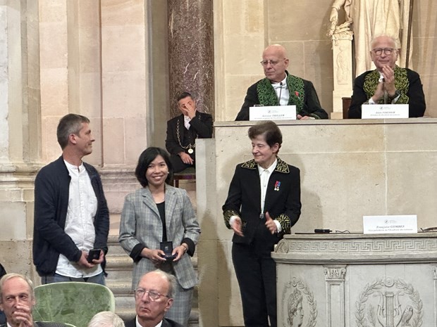 Deux scientifiques vietnamiens sont récompensés par l’Académie française des sciences - ảnh 1