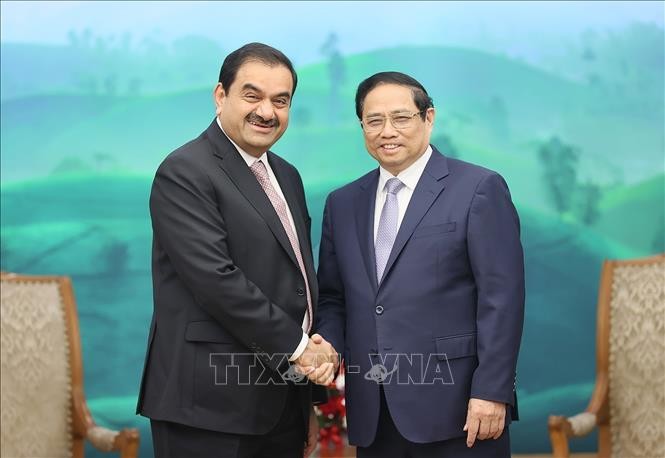 Le Premier ministre Pham Minh Chinh reçoit le président du groupe indien Adani - ảnh 1
