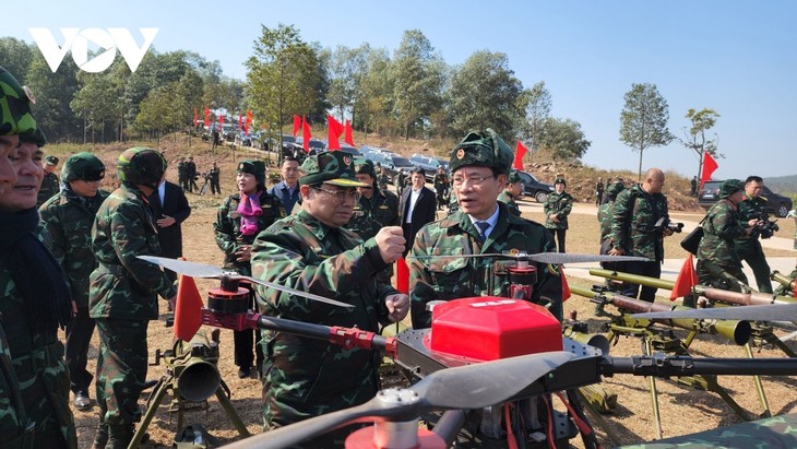 Pham Minh Chinh participe à un exercice de tir réel avec le Corps d'Armée No 12 - ảnh 1
