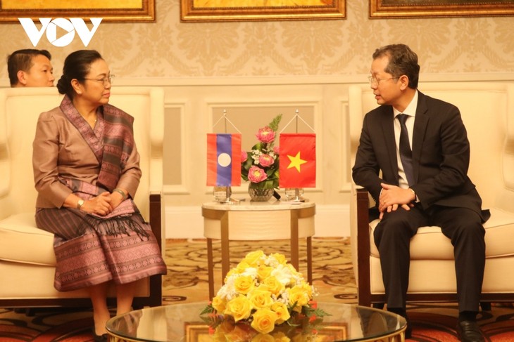 Nguyên Van Quang rencontre des ambassadeurs du Cambodge, du Laos et de la France - ảnh 2