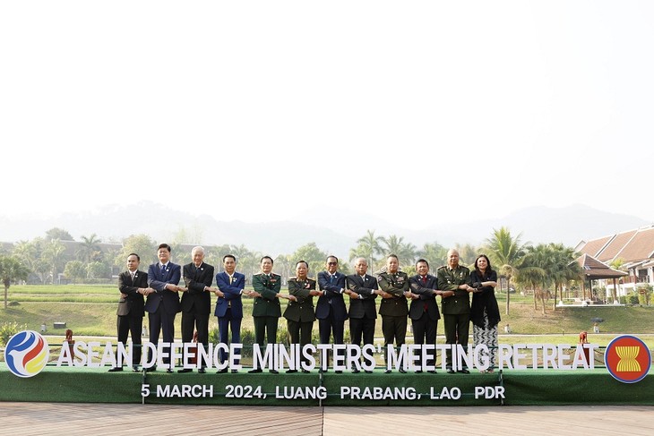 Conférence restreinte des ministres de la Défense de l’ASEAN au Laos - ảnh 1