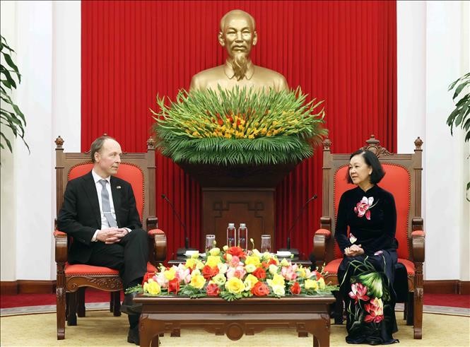 Rencontre entre Jussi Halla-aho et la cheffe de la commission d’organisation du Comité central du Parti communiste vietnamien - ảnh 1