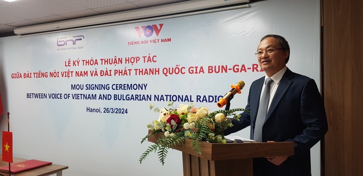 Signature d’une convention de coopération entre la Voix du Vietnam et la Radio nationale bulgare - ảnh 1