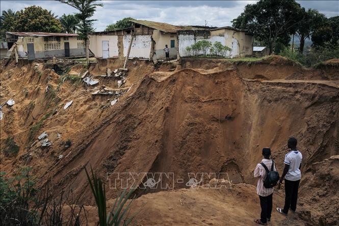 Glissement de terrain à RDC: Au moins 12 morts et plus de 60 disparus - ảnh 1
