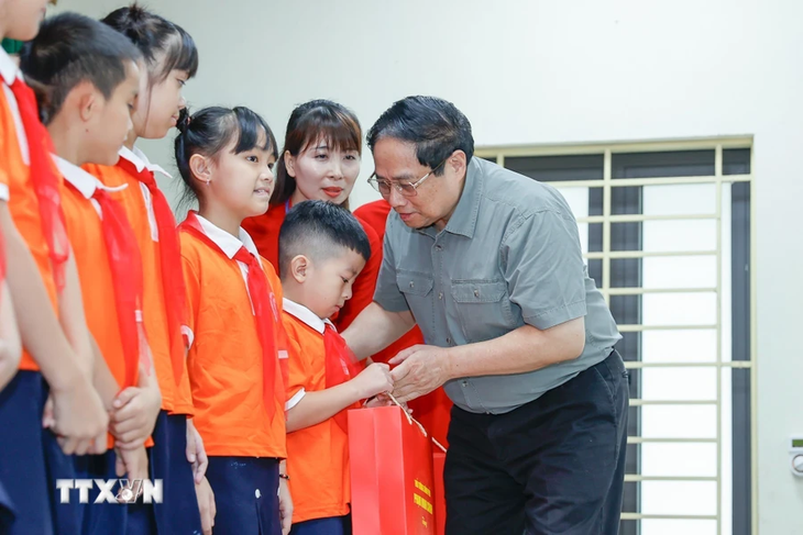 Pham Minh Chinh appelle à créer les meilleures conditions possibles à l’épanouissement complet des enfants - ảnh 1