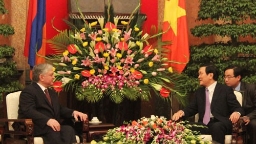 ท่าน Truong Tan Sangให้การต้อนรับรัฐมนตรีว่าการกระทรวงการต่างประเทศอาร์เมเนีย - ảnh 1