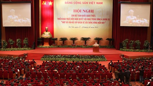 ประชาชเวียดนามชื่นชมผลสำเร็จของการประชุมเกี่ยวกับการปรับปรุงองค์กรพรรค - ảnh 1