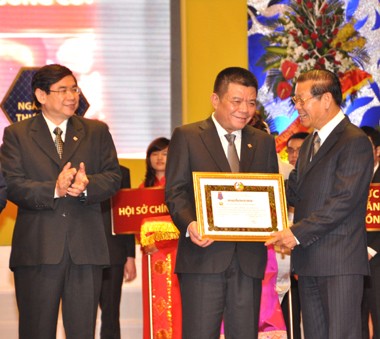 55 ปีการก่อตั้งและพัฒนาธนาคาร BIDV ชายคาอาเซียน 27-4-2012 - ảnh 2