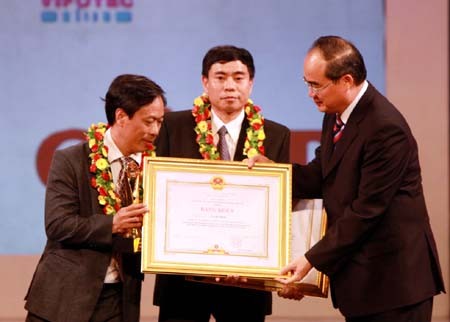 พิธีมอบรางวัล “ความคิดประดิษฐ์ด้านวิทยาศาสตร์เทคโนโลยี่เวียดนามและรางวัล WIPO ปี 2011 - ảnh 1