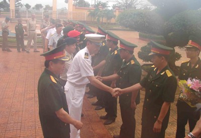 ผู้ช่วยทูตฝ่ายทหารประเทศต่างๆให้ความสำคัญต่อนโยบายด้านชนชาติและเสรีภาพทางศาสนาของเวียดนาม - ảnh 1