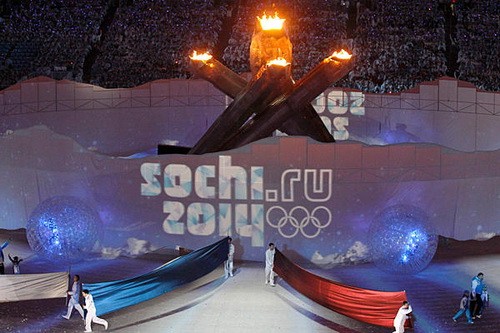 คบเพลิงโอลิมปิกมาถึงขั้วโลกเหนือเป็นครั้งแรก - ảnh 1