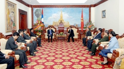 รองนายกรัฐมนตรีเวียดนามฝ่ามบิ่งมิงห์ส่งคำอวยพรถึงพี่น้องประชาชนลาวเนื่องในโอกาสวันชาติลาว - ảnh 1