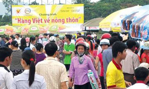 ตลาดนัดสินค้าเวียดนามในชนบทเปิดนัดแรกของปี 2014 - ảnh 1