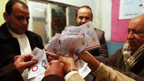 ประชาชนอียิปต์จำนวนมากสนับสนุนรัฐธรรมนูญฉบับใหม่ - ảnh 1