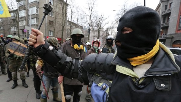 รัฐบาลยูเครนเริ่มบังคับใช้กฎหมายนิรโทษกรรมต่อผู้ชุมนุม - ảnh 1