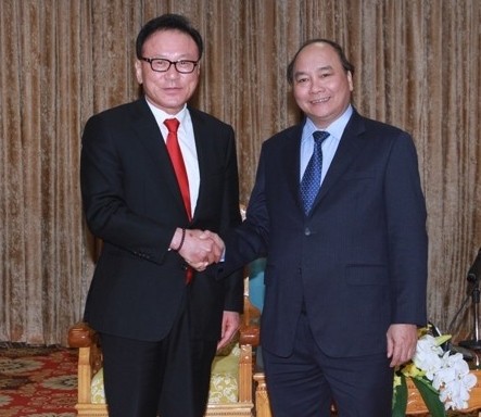 รองนายกรัฐมนตรีเหงียนซวนฟุกให้การต้อนรับกงสุลใหญ่กิตติมศักดิ์ของเวียดนาม ณ สาธารณรัฐเกาหลี - ảnh 1
