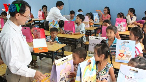 พิธีเปิดโรงเรียนหลังใหม่ของชาวเวียดนามที่พำนักอาศัยในประเทศกัมพูชา - ảnh 1