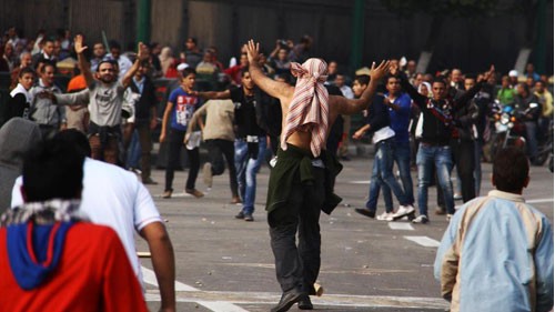 การชุมนุมประท้วงครั้งใหญ่ในอียิปต์เพื่อสนับสนุนประธานาธิบดีที่ถูกโค่นล้มโมฮัมเหม็ด มอร์ซี - ảnh 1