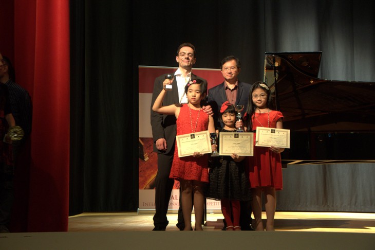 เวียดนามได้รับรางวัลต่างๆในการแข่งขันเปียโนนานาชาติ ณ อิตาลี่ - ảnh 1